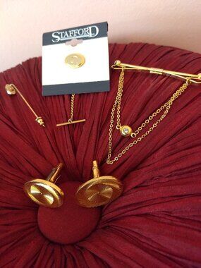 Set of tie Clips and Cufflinks.